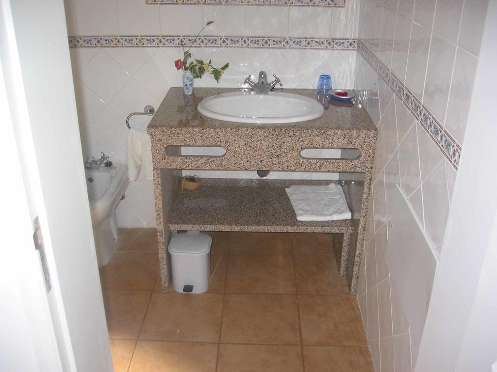 Quinta Das Aves - Apartamento T2 Com Piscina Comum Odiaxere Phòng bức ảnh