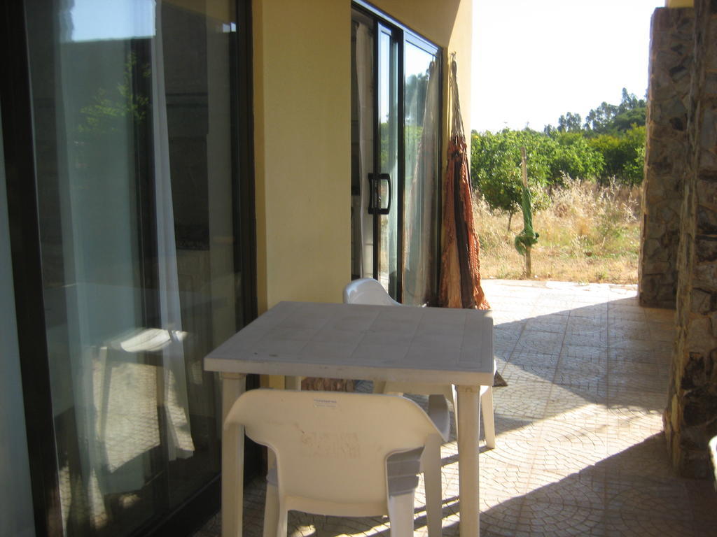Quinta Das Aves - Apartamento T2 Com Piscina Comum Odiaxere Phòng bức ảnh