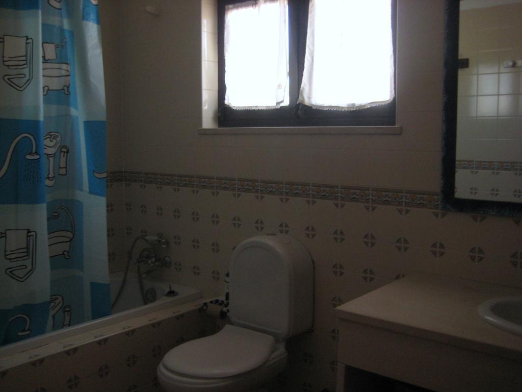 Quinta Das Aves - Apartamento T2 Com Piscina Comum Odiaxere Phòng bức ảnh