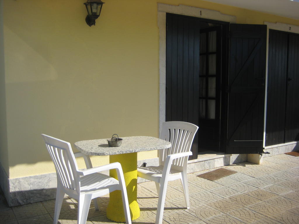 Quinta Das Aves - Apartamento T2 Com Piscina Comum Odiaxere Phòng bức ảnh