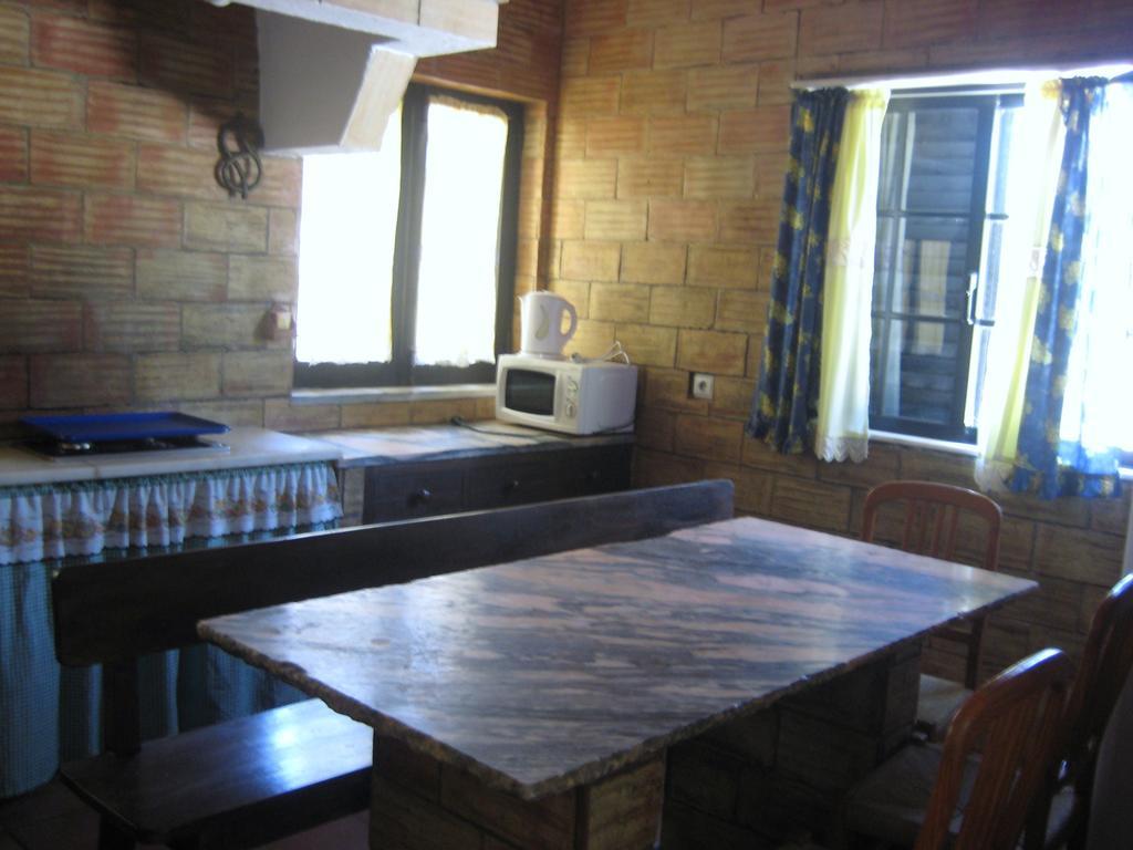 Quinta Das Aves - Apartamento T2 Com Piscina Comum Odiaxere Phòng bức ảnh